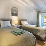 Casa La Limonera. Townhouse With Pool For Up To 6 Persons In Santanyi
