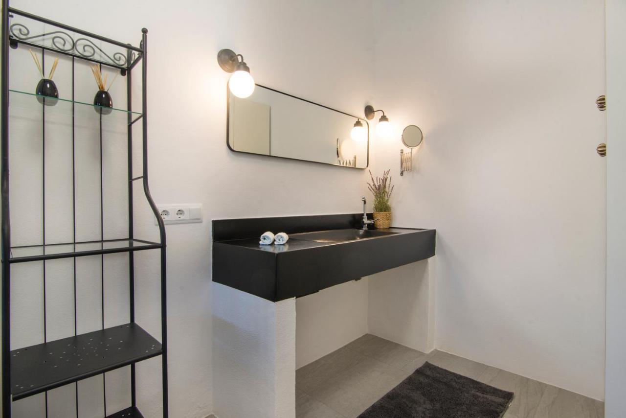 Casa La Limonera. Townhouse With Pool For Up To 6 Persons In Feriehus Santanyí